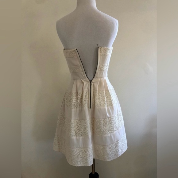 BCBG Maxazria Dorothea Strapless
Striped Dress Sz 10 Creme - Picture 6 of 13